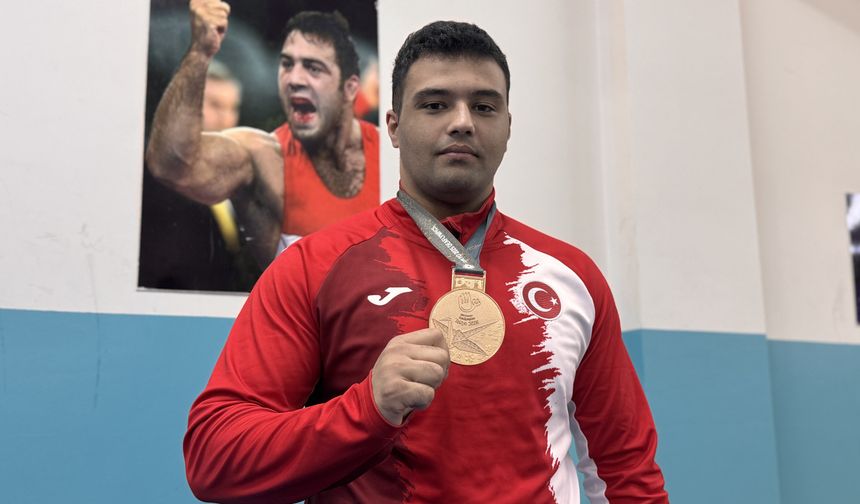 İlk kez giydiği milli formayla olimpiyat üçüncüsü olan işitme engelli güreşçi hedef büyüttü