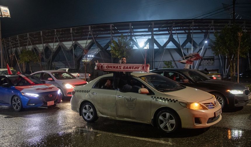 Iraklı yetkililer FIFA'nın 'Yılın Taraftarı' ödülünü kazanan Zaho Spor taraftarını tebrik etti