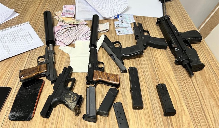 İstanbul'da 'Çirkinler' silahlı suç örgütüyle bağlantılı 7 şüpheli tutuklandı