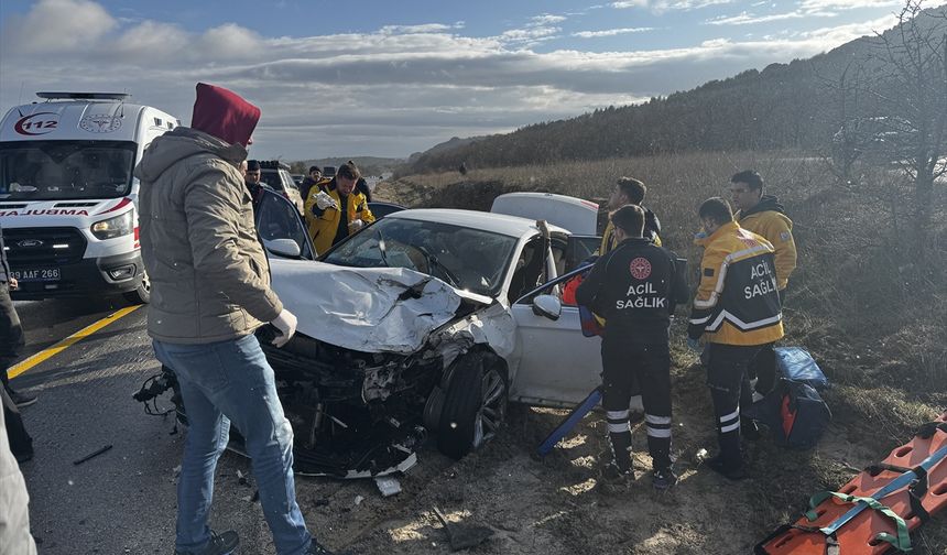 Kırklareli'nde iki otomobilin çarpıştığı kazada 7 kişi yaralandı