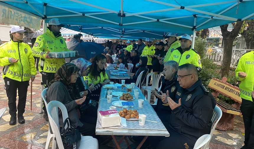 Manisa'da şehit trafik polisleri için mevlit okutuldu