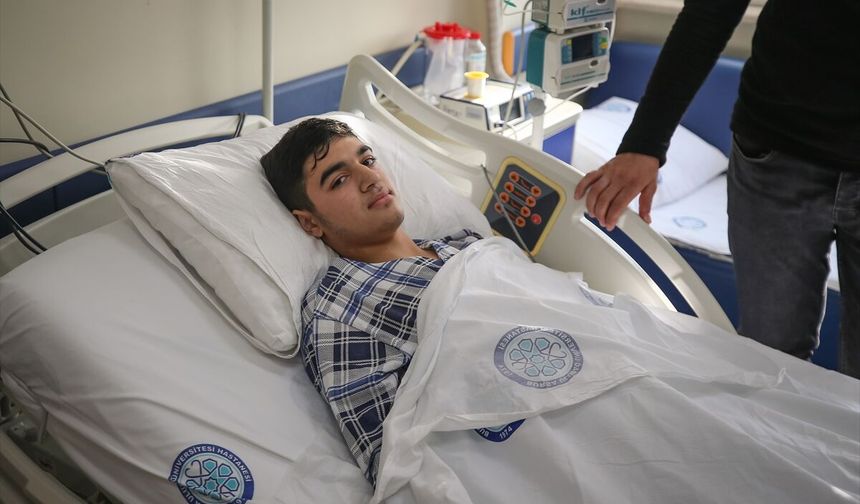 Mantardan zehirlenen genç babasının karaciğeriyle hayata tutundu