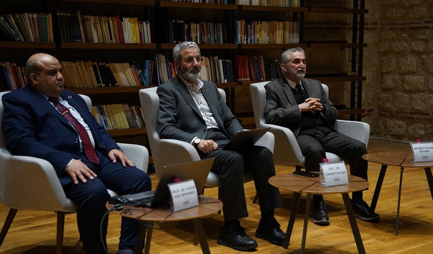 Rami Kütüphanesi'nde Mehmet Akif Ersoy'un Mısır yılları ve Kur'an tercümesi konuşuldu