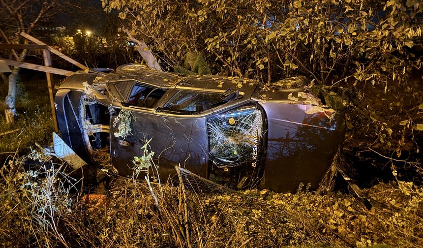 Sakarya'da hafif ticari araç ile otomobilin çarpıştığı kazada 4 kişi yaralandı