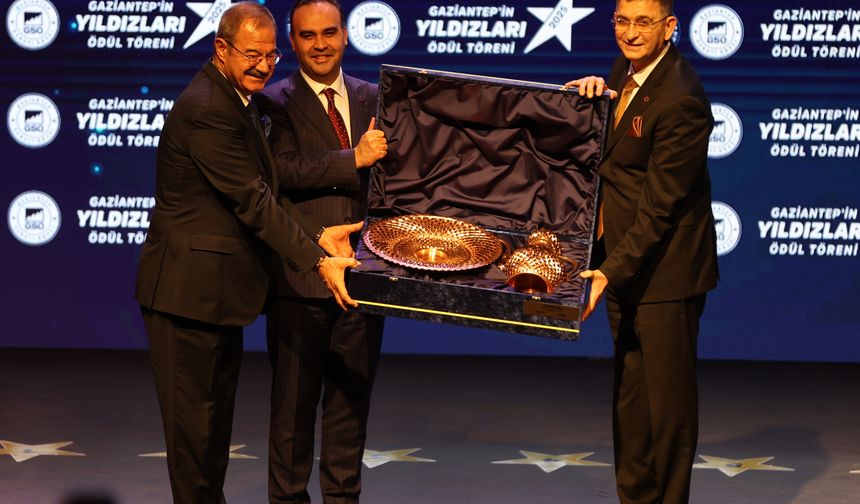 Sanayi ve Teknoloji Bakanı Kacır, 'Gaziantep'in Yıldızları' ödül töreninde konuştu: