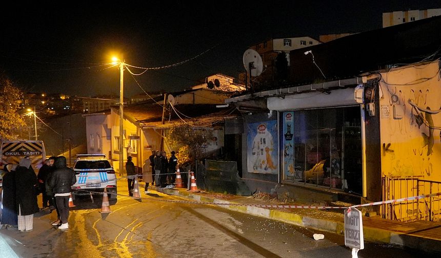Sarıyer'de kolonlarında çatlak oluşan 2 katlı bina boşaltıldı