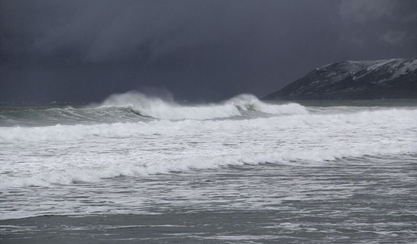 Sinop'ta şiddetli fırtına deniz taşımacılığını olumsuz etkiledi