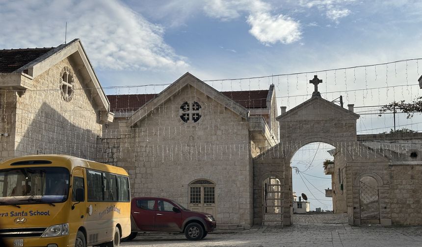 Suriye'nin İdlib ilinde yaşayan Hristiyanlar, 14 yıl aradan sonra ilk kez Noel hazırlıkları yapıyor