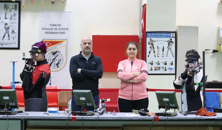 Türkiye şampiyonu İzla, atıcı annesi, babası ve rekortmen ablasının izinden gidiyor