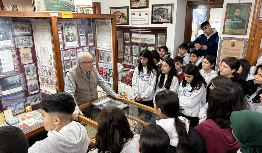 'Vatan şairi' Namık Kemal vefatının 137. yılında anılıyor