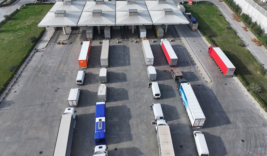 Yunanistan'daki çiftçi eylemi nedeniyle İpsala'dan geçemeyen tır şoförleri Kapıkule ve Hamzabeyli'ye yöneldi