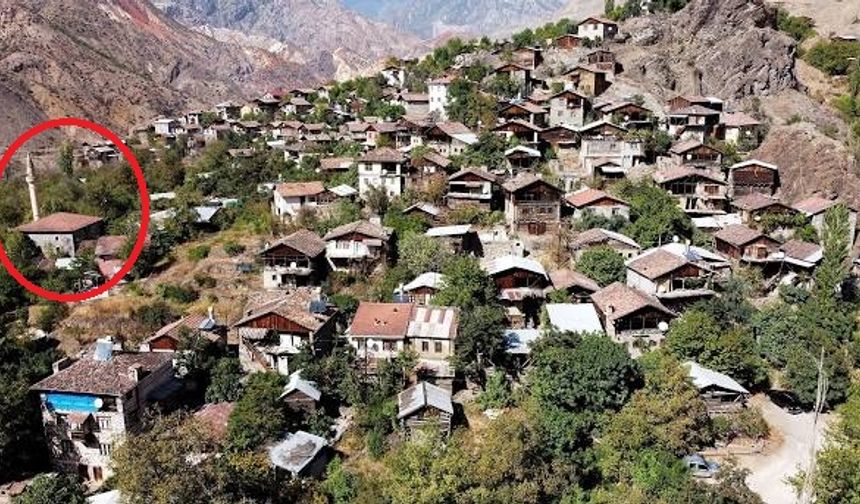 Baraj sularına gömülen camiye kanoyla ziyaret