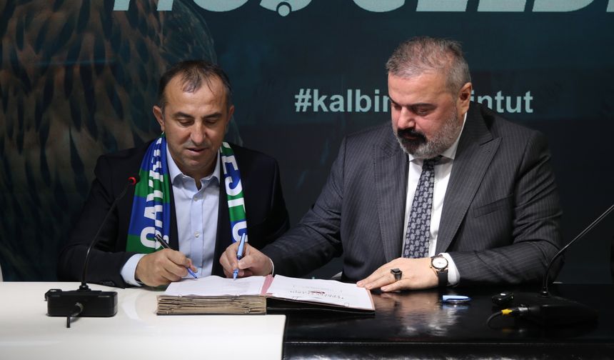 Çaykur Rizespor'da Recep Uçar için imza töreni düzenlendi / Metin eklendi