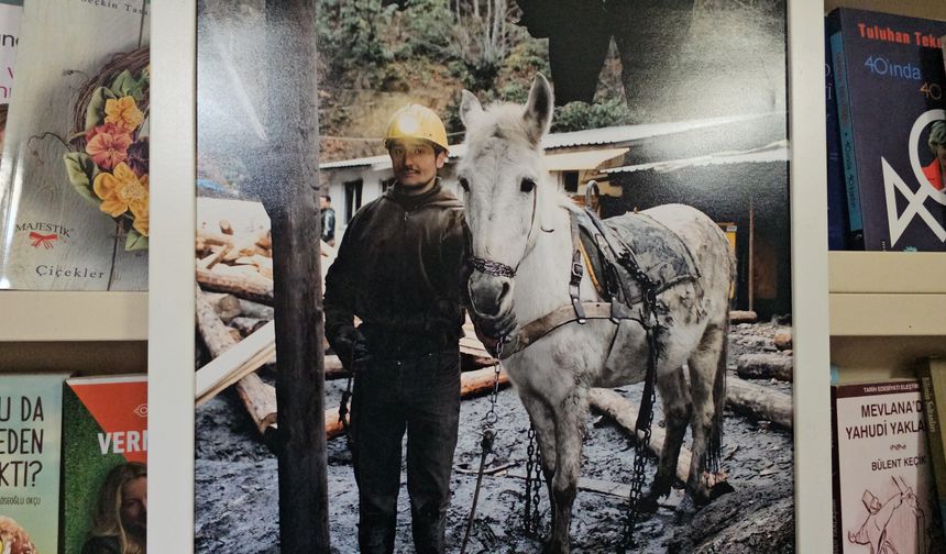 Emekli madenci, çektiği fotoğraflarla mesleğini anlatıyor