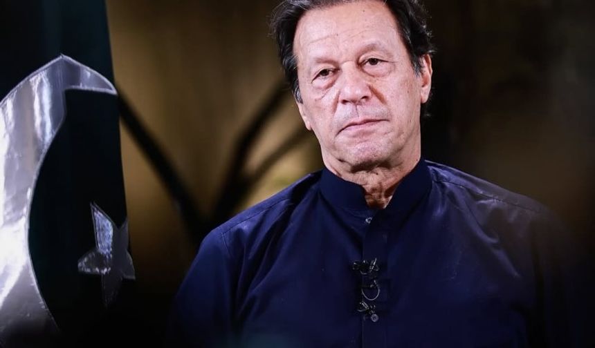 Eski Pakistan Başbakanı Han ile eşine 17'şer yıl hapis cezası