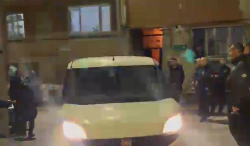 Evde 4 silah ve 600 mermi ele geçirildi; 2 gözaltı