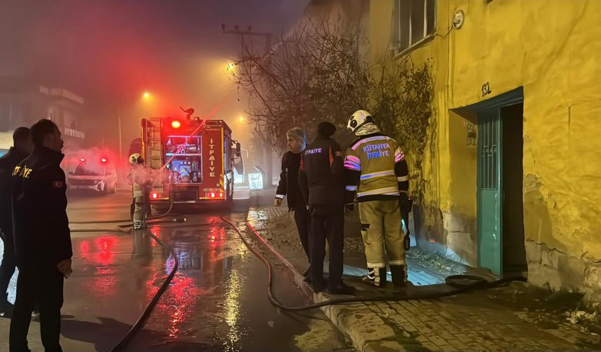 Evde çıkan yangında anne öldü, kızı yaralandı