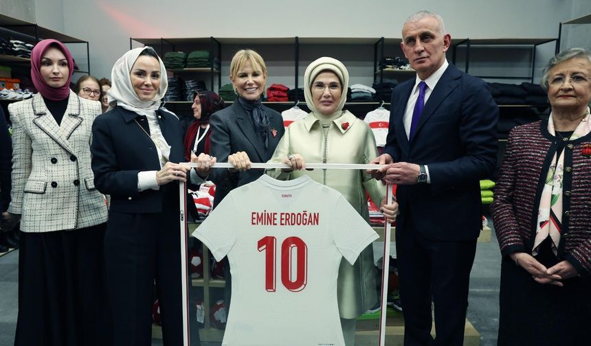 İstanbul- Emine Erdoğan, TOGEM-DER'in 'Artsın Eksilmesin Dönüşüm Pazarı'nın açılışına katıldı