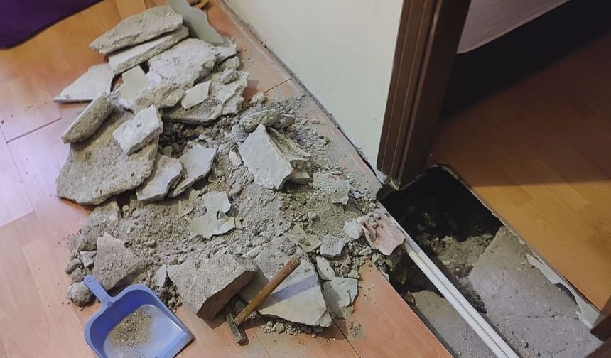 İstanbul - Fatih'te 4 katlı binanın zemininde çökme meydana geldi