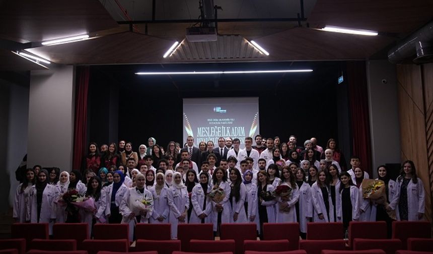 İstanbul Kent Üniversitesi Eczacılık Fakültesi'nde Beyaz Önlük Töreni düzenlendi