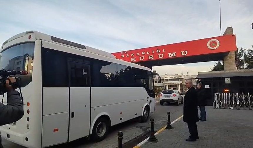 İstanbul- Mehmet Akif Ersoy, sağlık kontrolü için Adli Tıp Kurumu'na getirildi / ek görüntü