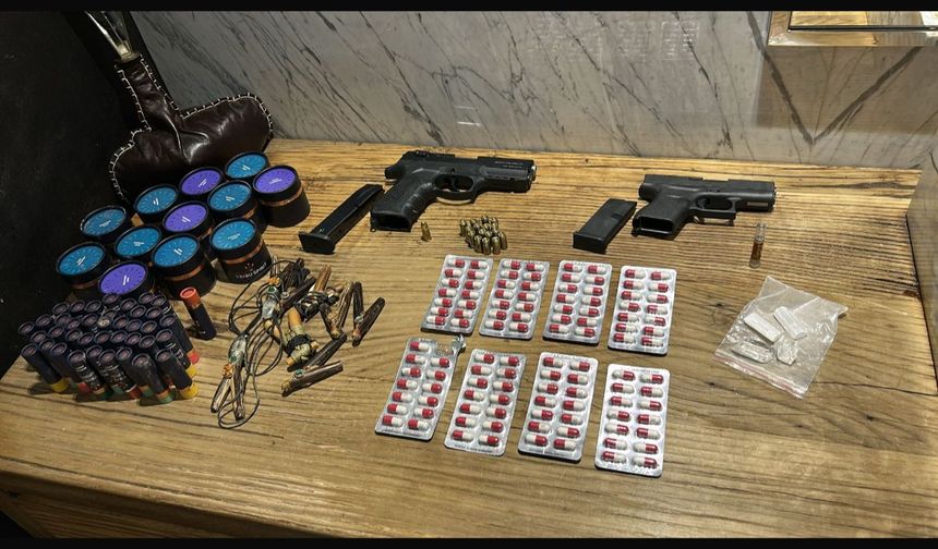 İstanbul - Oyuncu Ezgi Eyyüboğlu gözaltına alındı / Fotoğrafla