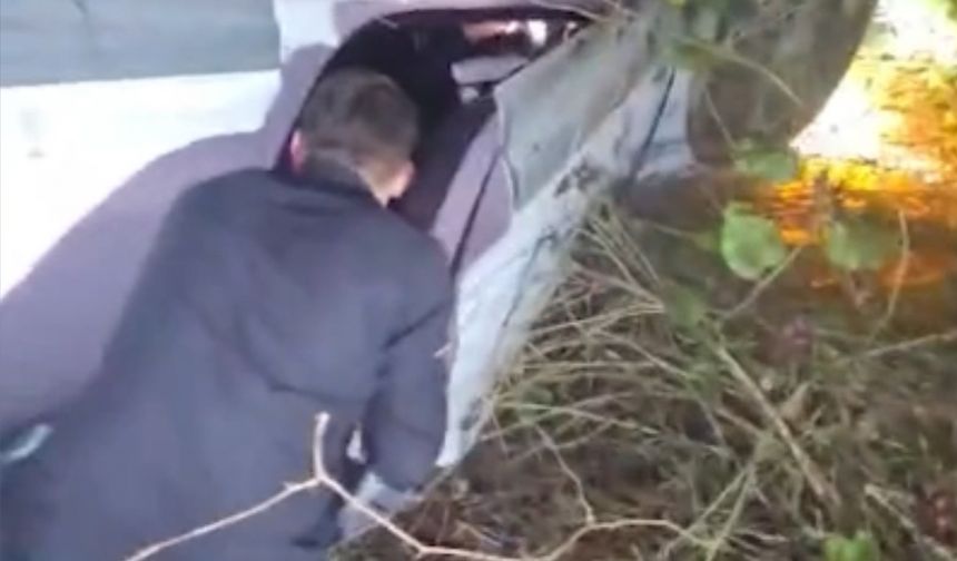 İstanbul - Sarıyer'de otomobil takla attı; mahsur kalan sürücüyü çevrededekiler kurtardı