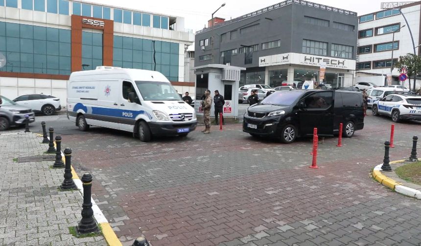 İstanbul- Şehit Polis Memuru Emre Albayrak'ın naaşı Adli Tıp Kurumu'na getirildi