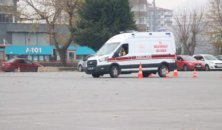 Kayseri'de 'ambulans rallisi' düzenlendi