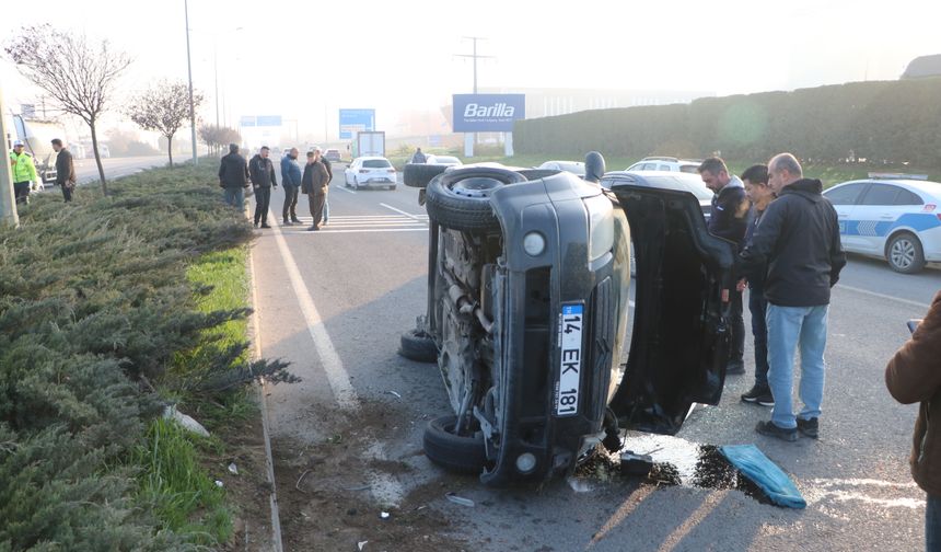 Makas atan aracın çarptığı otomobil devrildi; kaza kamerada