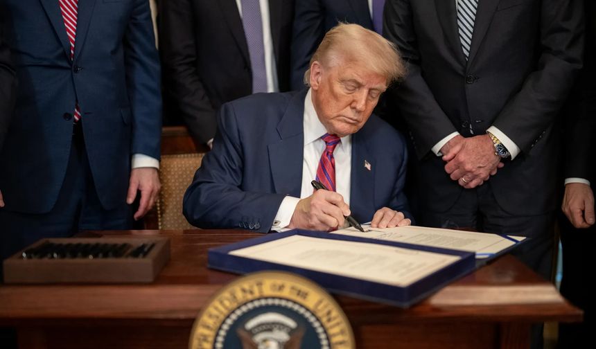 Trump, 901 milyar dolarlık savunma bütçesini imzaladı
