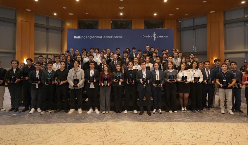 Üniversite sınavında üstün başarı gösteren 'Altın Gençler' ödüllendirildi
