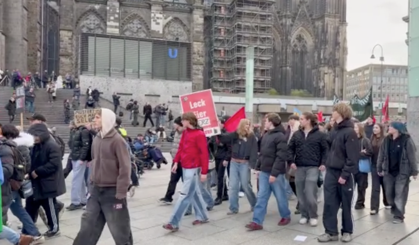 Almanya'da asker sayısına tasarısına gösteri