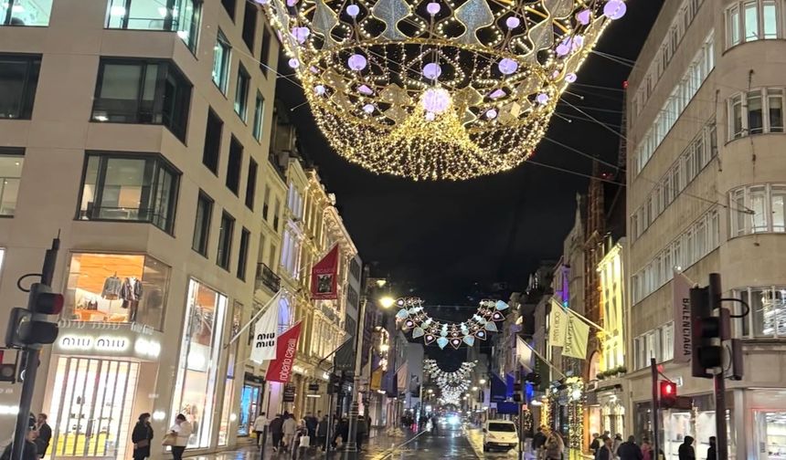 Londra'daki New Bond Caddesi dünyanın en pahalı alışveriş  caddelerinden