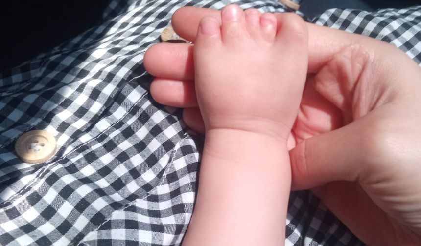 10 ameliyat geçiren yapışık parmak Elif Lina'nın ailesinden çağrı