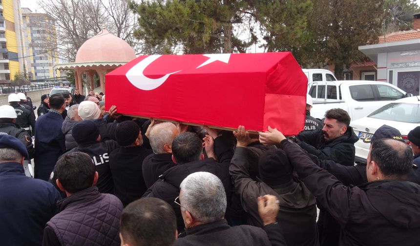 19 ay sonra yaşamını yitiren gazi polis memuru toprağa verildi