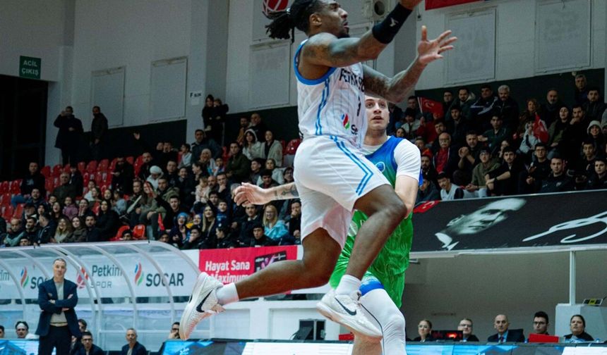 Aliağa Petkimspor zirveyi bırakmadı