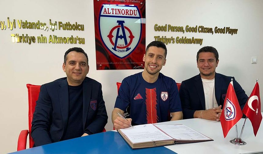 Altınordu eski stoperiyle imzaladı