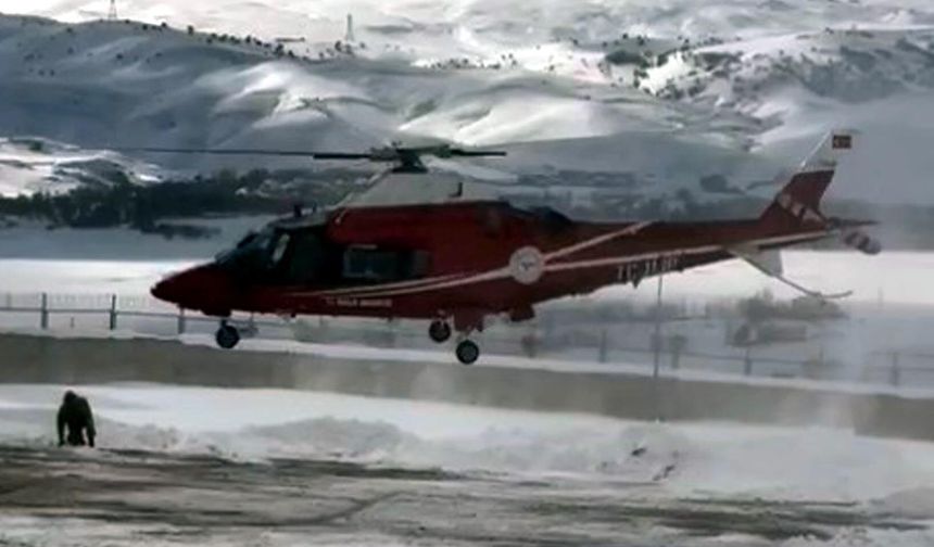 Ambulans helikopter 1 günlük bebek için havalandı