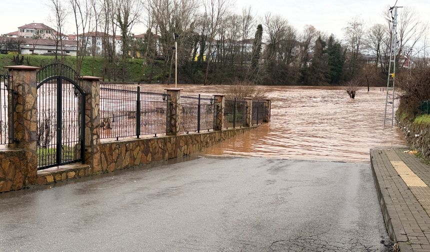 Bartın Irmağı'nın su seviyesi yükseldi