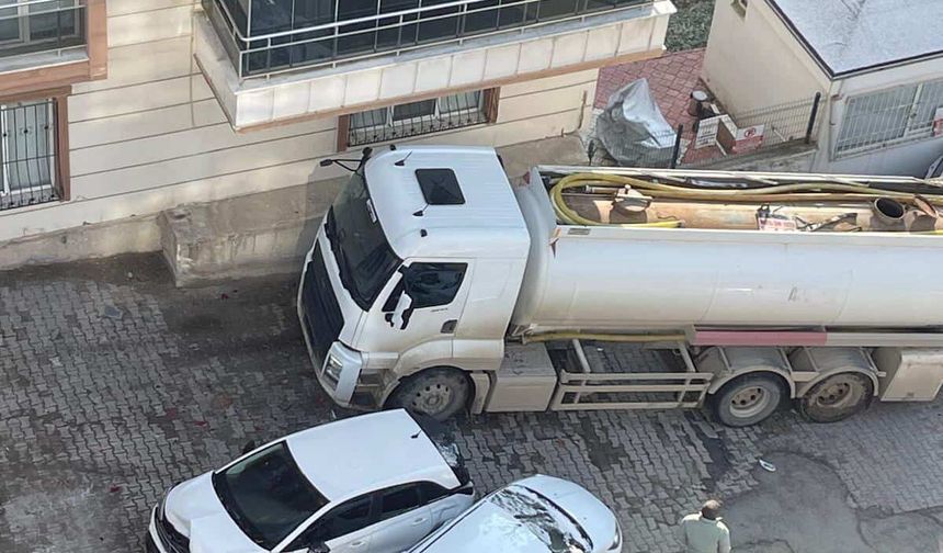 Batman'da freni boşalan tanker 8 araca çarptı