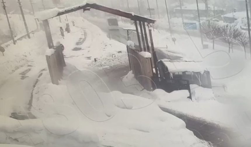 Bitlis'te 4 polisin yaralandığı kaza kamerada