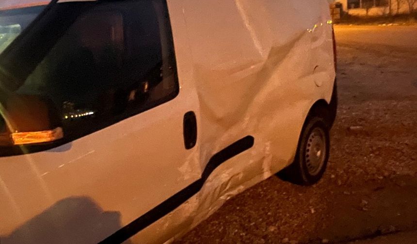 Bursa'da otomobil ile hafif ticari araç çarpıştı; 2 yaralı
