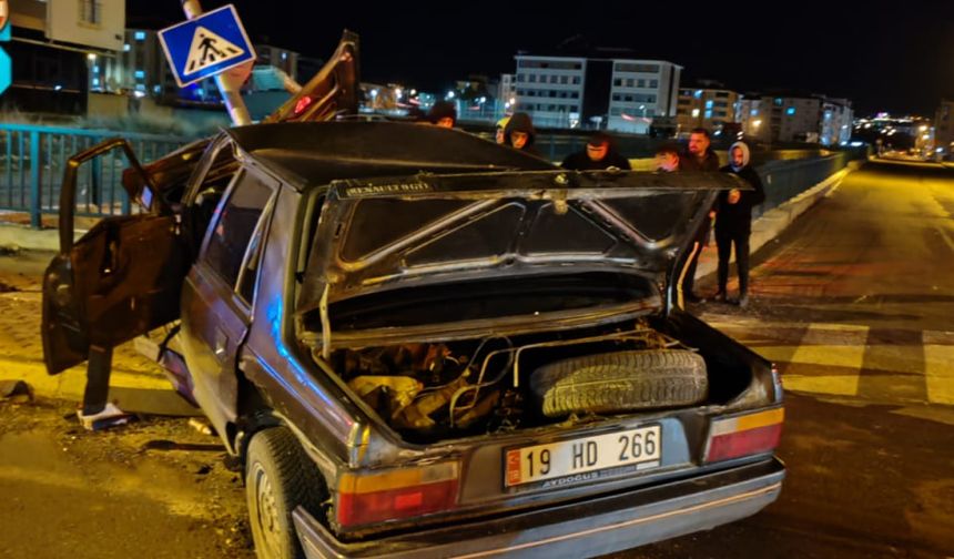 Çorum'da iki otomobil çarpıştı; 4 yaralı