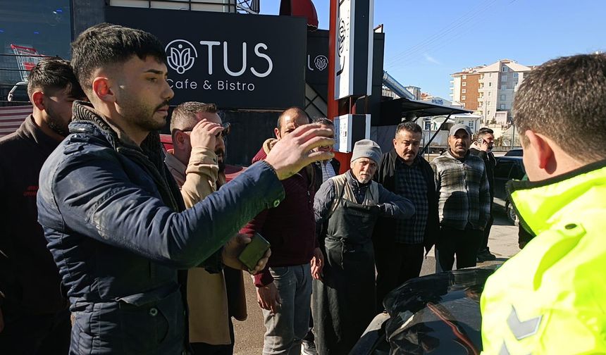 Direksiyonda telefonla annesini aramak isterken kaza yaptı