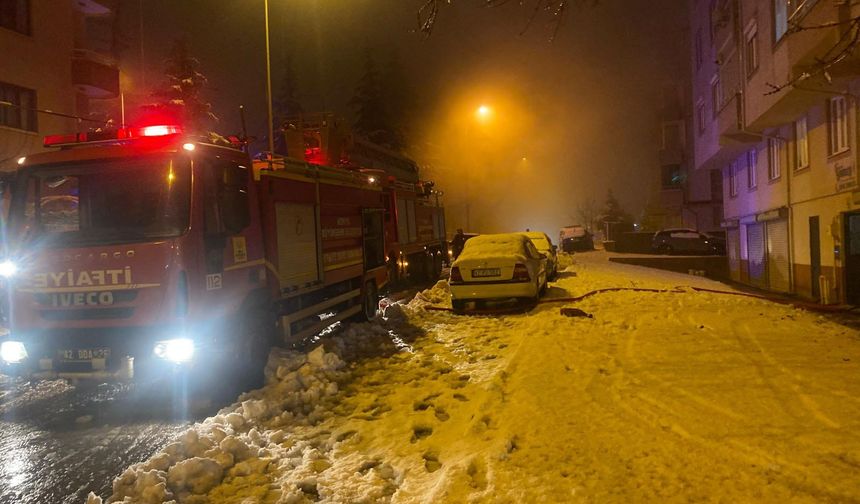 Evde çıkan yangında 6 kişi dumandan etkilendi