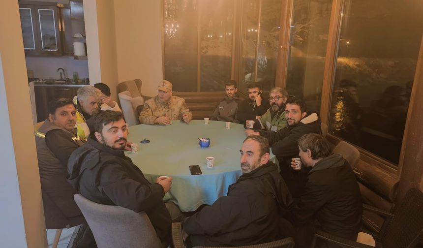 Hakkari'deki maden ocağı şantiyesinde mahsur kalan 8 işçi kurtarıldı