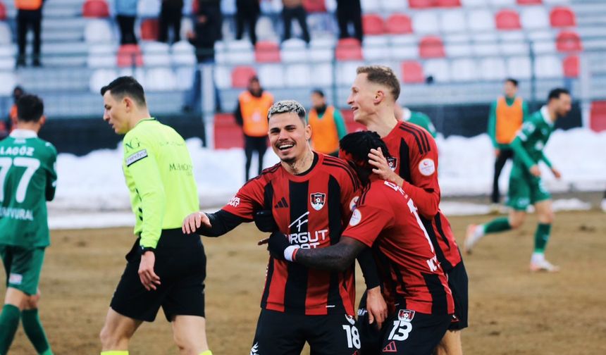 İmaj Altyapı Van Spor FK, Alagöz Holding Iğdır FK'yı 3-0 mağlup etti