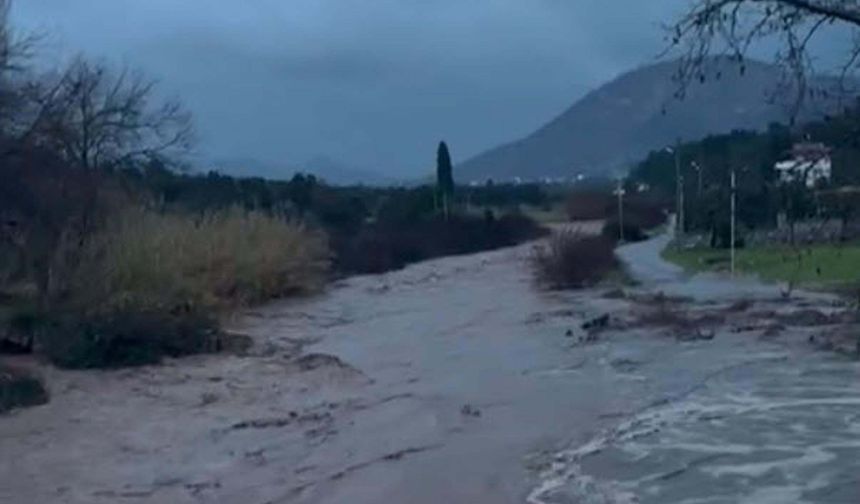İzmir'de sağanak etkili oldu (3)