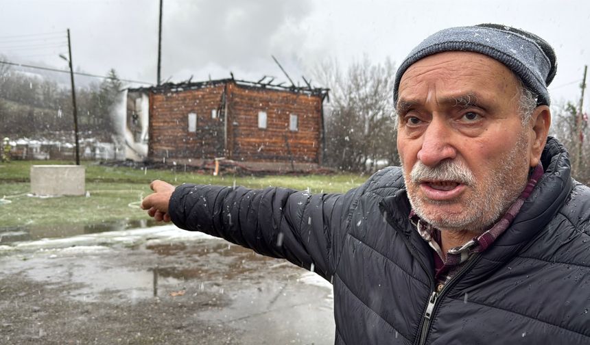 Karabük'te 450 yıllık ahşap cami yandı